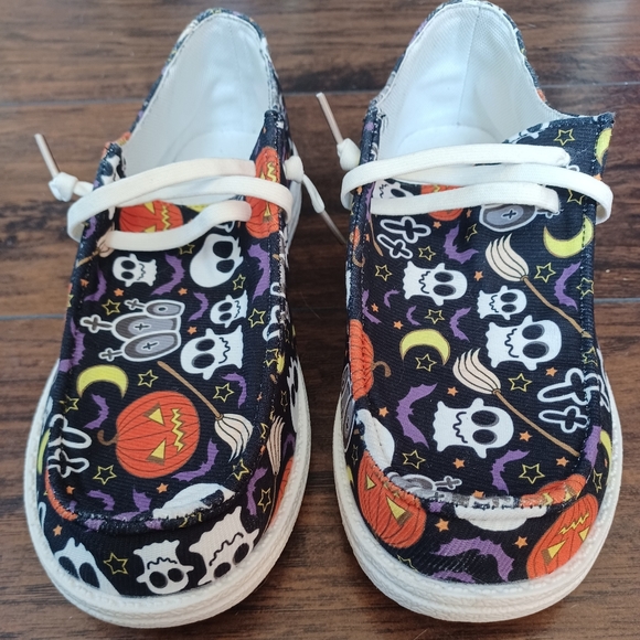 Women's Halloween Skulls Bats Canvas Slip-on Shoes - Picture 2 of 6